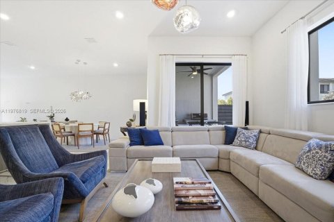 Adosado en venta en Miami, Florida, 4 dormitorios, 211.82 m2 № 2040598 - foto 12