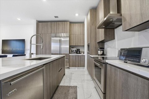 Adosado en venta en Miami, Florida, 4 dormitorios, 211.82 m2 № 2040598 - foto 10