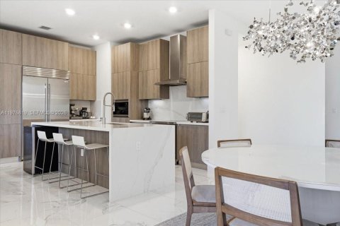 Adosado en venta en Miami, Florida, 4 dormitorios, 211.82 m2 № 2040598 - foto 7