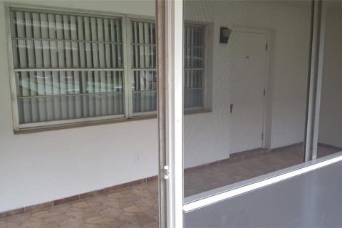 Condominio en venta en Hallandale Beach, Florida, 2 dormitorios, 111.48 m2 № 2250204 - foto 17