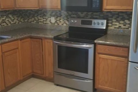 Condominio en Hallandale Beach, Florida, 2 dormitorios № 2250204