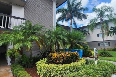 Condo in Hollywood, Florida, 1 bedroom  № 2260955 - photo 2