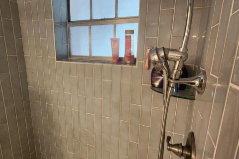 Condo in Hollywood, Florida, 1 bedroom  № 2260955 - photo 24