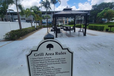 Condo in Hollywood, Florida, 1 bedroom  № 2260955 - photo 30