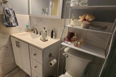 Condo in Hollywood, Florida, 1 bedroom  № 2260955 - photo 23