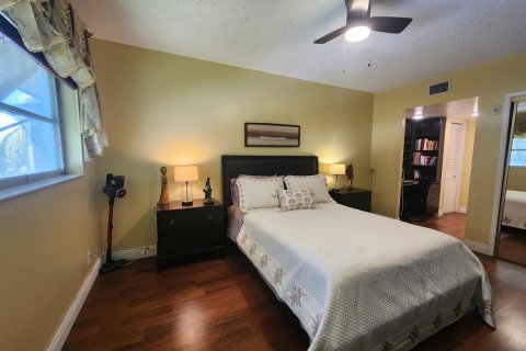 Condo in Hollywood, Florida, 1 bedroom  № 2260955 - photo 19