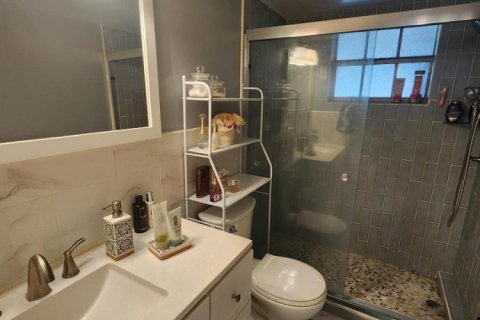 Condo in Hollywood, Florida, 1 bedroom  № 2260955 - photo 22