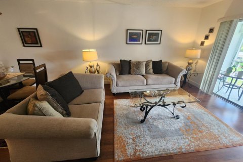 Condo in Hollywood, Florida, 1 bedroom  № 2260955 - photo 13