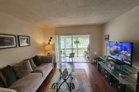 Condo in Hollywood, Florida, 1 bedroom  № 2260955 - photo 12