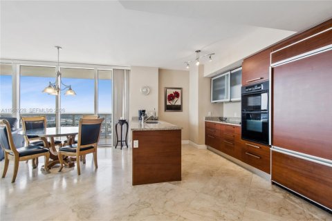 Condo in Hallandale Beach, Florida, 2 bedrooms  № 2052939 - photo 6