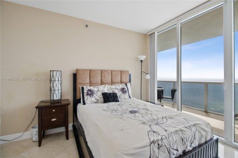 Condo in Hallandale Beach, Florida, 2 bedrooms  № 2052939 - photo 11