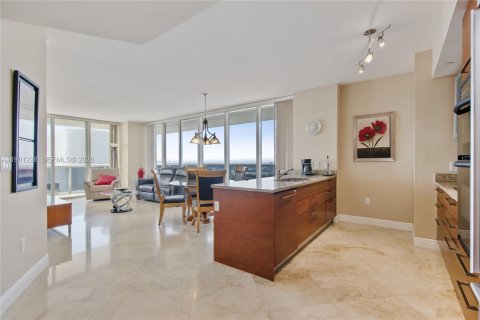Condo in Hallandale Beach, Florida, 2 bedrooms  № 2052939 - photo 5