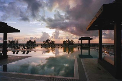 Condo in Hallandale Beach, Florida, 2 bedrooms  № 2052939 - photo 25