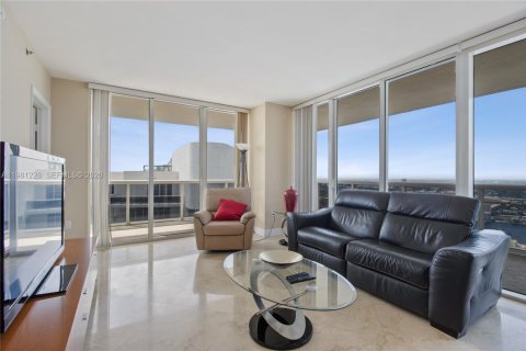 Condo in Hallandale Beach, Florida, 2 bedrooms  № 2052939 - photo 3