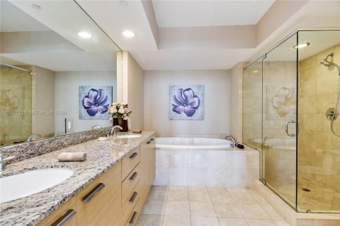 Condo in Hallandale Beach, Florida, 2 bedrooms  № 2052939 - photo 10