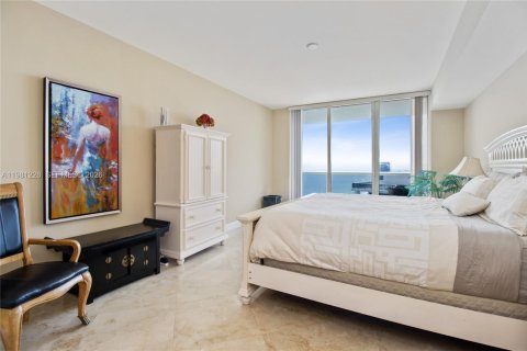 Condo in Hallandale Beach, Florida, 2 bedrooms  № 2052939 - photo 9