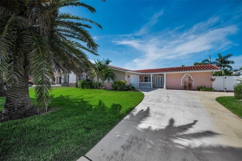 Villa ou maison à vendre à Belleair Beach, Floride: 3 chambres, 181.62 m2 № 2220927 - photo 17