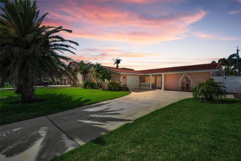 Villa ou maison à vendre à Belleair Beach, Floride: 3 chambres, 181.62 m2 № 2220927 - photo 4