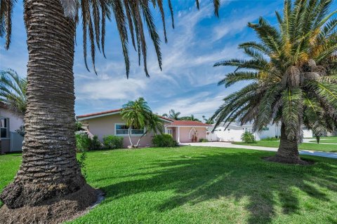 Villa ou maison à vendre à Belleair Beach, Floride: 3 chambres, 181.62 m2 № 2220927 - photo 3