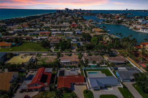 Villa ou maison à vendre à Belleair Beach, Floride: 3 chambres, 181.62 m2 № 2220927 - photo 5