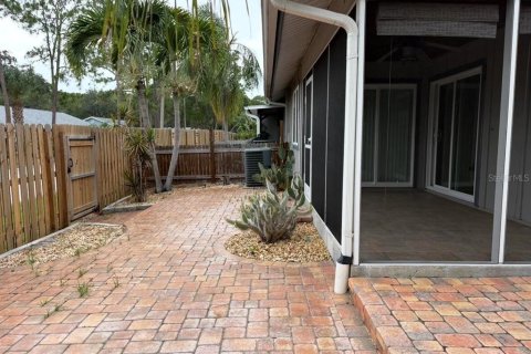 House in Tarpon Springs, Florida 3 bedrooms, 125.42 sq.m. № 2239373 - photo 27