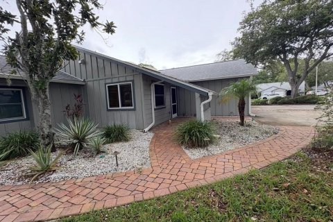 House in Tarpon Springs, Florida 3 bedrooms, 125.42 sq.m. № 2239373 - photo 2