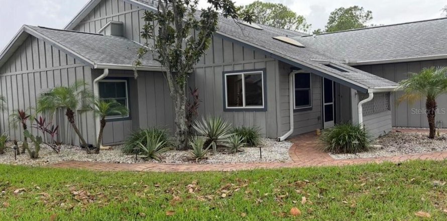 House in Tarpon Springs, Florida 3 bedrooms, 125.42 sq.m. № 2239373