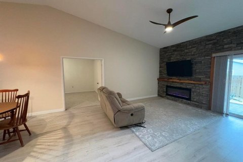 House in Tarpon Springs, Florida 3 bedrooms, 125.42 sq.m. № 2239373 - photo 15