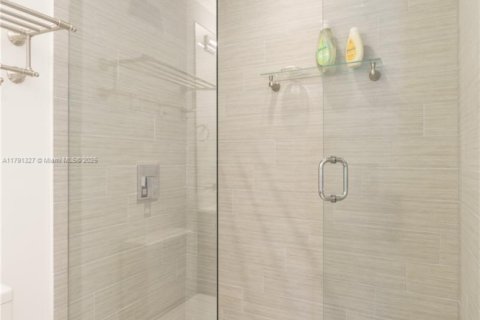 Condominio en venta en Sunny Isles Beach, Florida, 3 dormitorios, 175.77 m2 № 1731993 - foto 16