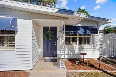 House in Sarasota, Florida 3 bedrooms, 105.54 sq.m. № 1732201 - photo 4