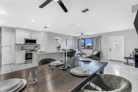 Casa en venta en Hollywood, Florida, 4 dormitorios, 152.55 m2 № 2040626 - foto 11