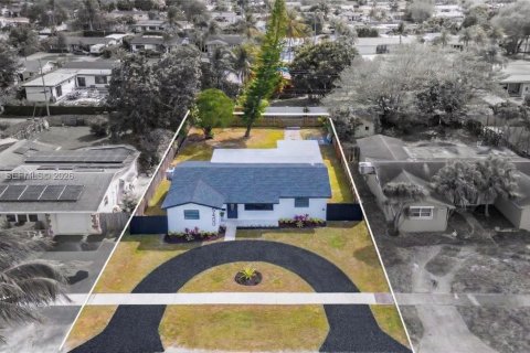 Casa en venta en Hollywood, Florida, 4 dormitorios, 152.55 m2 № 2040626 - foto 3