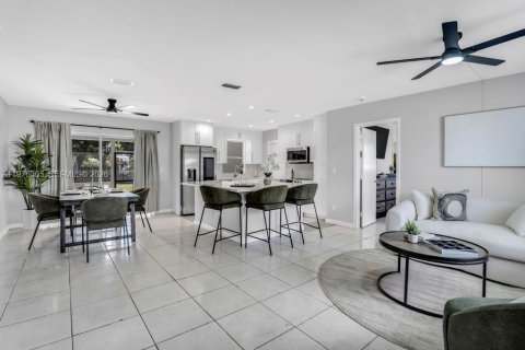 Casa en venta en Hollywood, Florida, 4 dormitorios, 152.55 m2 № 2040626 - foto 5