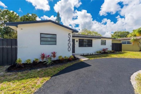 Casa en venta en Hollywood, Florida, 4 dormitorios, 152.55 m2 № 2040626 - foto 2