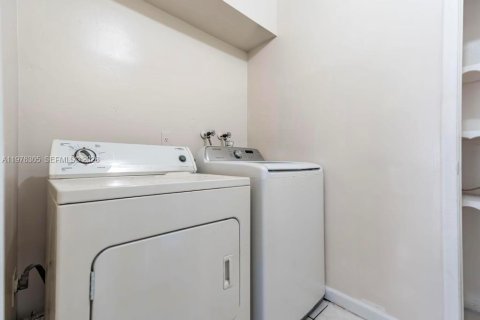 Casa en venta en Hollywood, Florida, 4 dormitorios, 152.55 m2 № 2040626 - foto 26