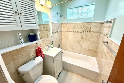 Casa en venta en Miami, Florida, 3 dormitorios, 112.97 m2 № 1968597 - foto 8