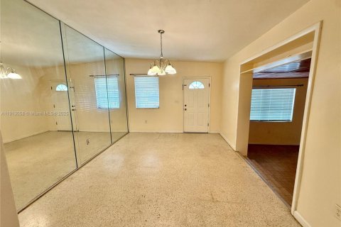Casa en venta en Miami, Florida, 3 dormitorios, 112.97 m2 № 1968597 - foto 6