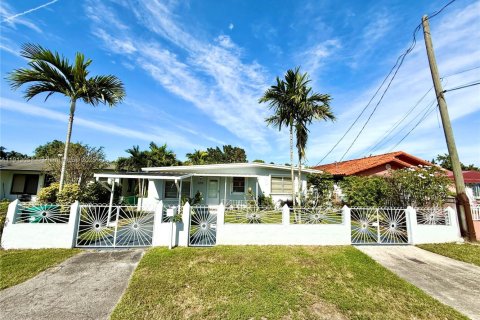 Casa en venta en Miami, Florida, 3 dormitorios, 112.97 m2 № 1968597 - foto 1