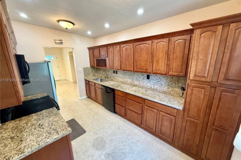 Casa en venta en Miami, Florida, 3 dormitorios, 112.97 m2 № 1968597 - foto 5