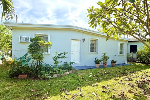 Casa en venta en Miami, Florida, 3 dormitorios, 112.97 m2 № 1968597 - foto 12