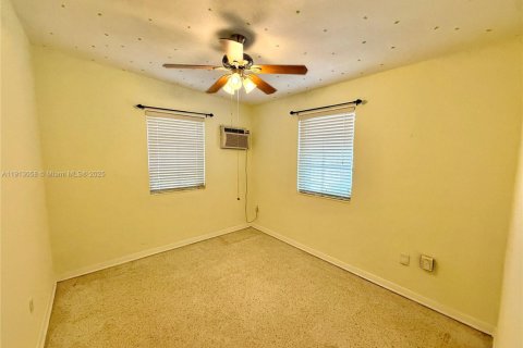 Casa en venta en Miami, Florida, 3 dormitorios, 112.97 m2 № 1968597 - foto 10