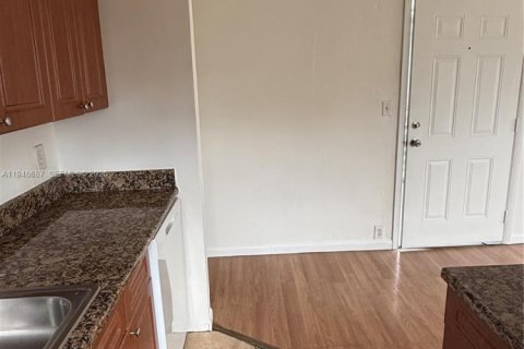 Снять в аренду квартиру в Майами, Флорида 1 спальня, 66.89м2, № 2004534 - фото 6