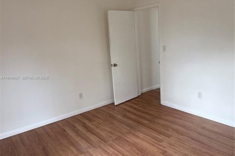 Снять в аренду квартиру в Майами, Флорида 1 спальня, 66.89м2, № 2004534 - фото 10