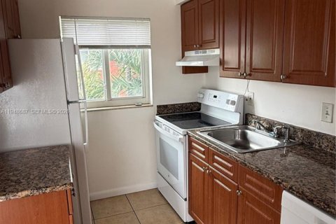 Снять в аренду квартиру в Майами, Флорида 1 спальня, 66.89м2, № 2004534 - фото 5