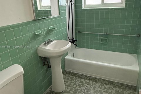 Снять в аренду квартиру в Майами, Флорида 1 спальня, 66.89м2, № 2004534 - фото 8