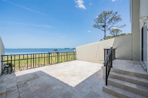 Townhouse in Dunedin, Florida 3 bedrooms, 144.74 sq.m. № 1657228 - photo 4