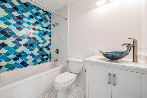 Townhouse in Dunedin, Florida 3 bedrooms, 144.74 sq.m. № 1657228 - photo 15