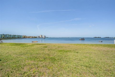 Townhouse in Dunedin, Florida 3 bedrooms, 144.74 sq.m. № 1657228 - photo 18
