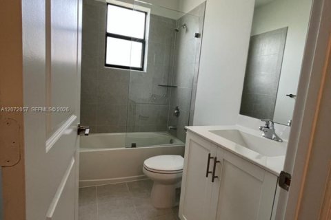 Townhouse in Miami, Florida 3 bedrooms, 147.44 sq.m. № 2305729 - photo 21