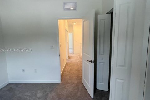 Townhouse in Miami, Florida 3 bedrooms, 147.44 sq.m. № 2305729 - photo 27